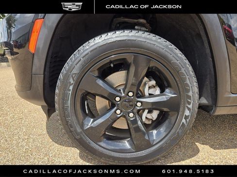 Used 2023 Jeep Grand Cherokee L Laredo AWD/4WD image 32