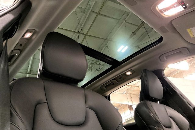 Certified 2025 Volvo XC60 B5 Core w/ Climate Package AWD/4WD image 25
