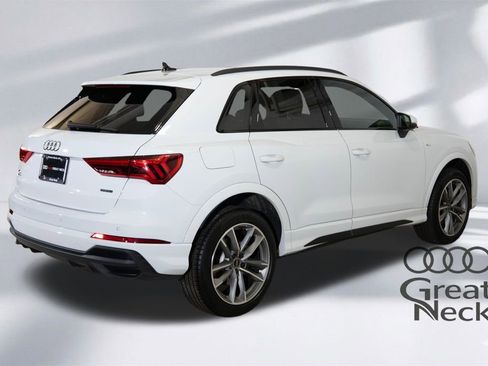 Certified 2025 Audi Q3 2.0T Premium w/ Convenience Package image 10