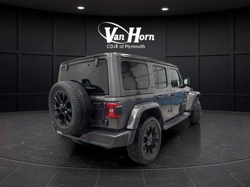 Used 2022 Jeep Wrangler Unlimited Sahara w/ Cold Weather Group AWD/4WD image 3