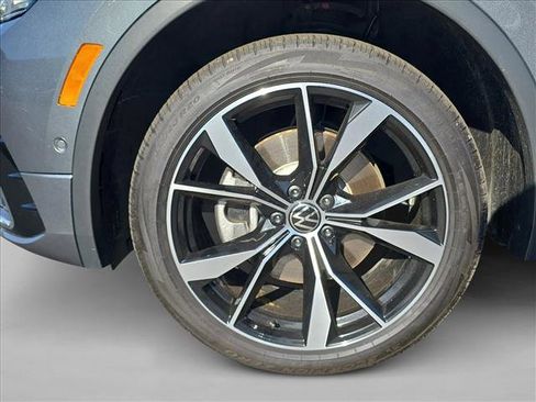 Used 2024 Volkswagen Tiguan SEL R-Line image 26