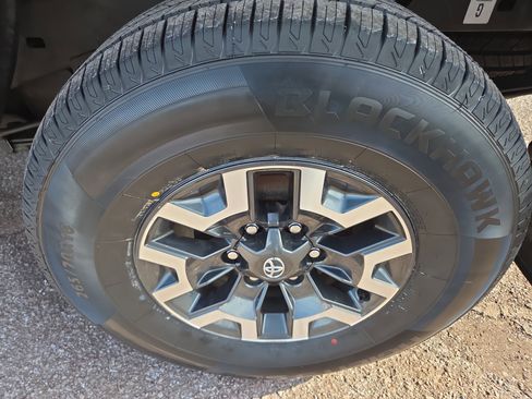 Certified 2023 Toyota Tacoma TRD Off-Road image 11