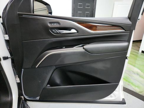 Used 2022 Cadillac Escalade ESV Luxury image 27