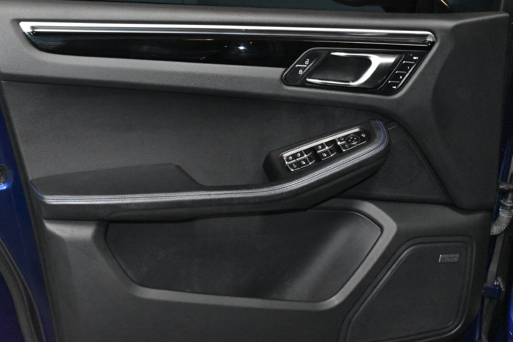 Used 2022 Porsche Macan AWD/4WD image 6