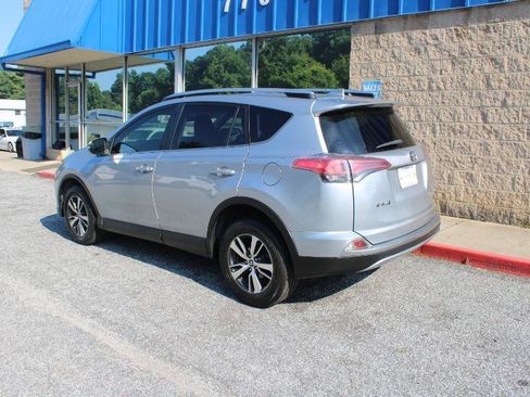 Used 2018 Toyota RAV4 XLE FWD image 4