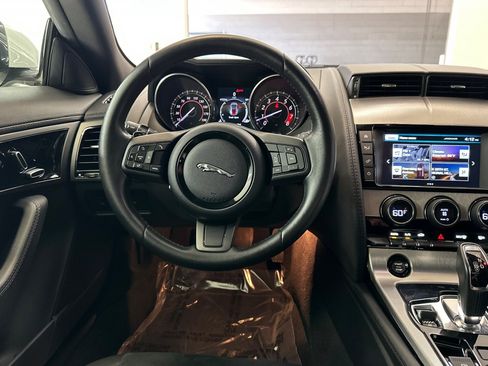 Used 2017 Jaguar F-TYPE Coupe RWD image 30