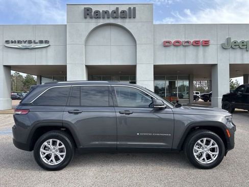 Used 2022 Jeep Grand Cherokee Limited image 8