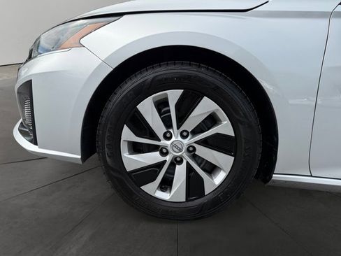 Used 2023 Nissan Altima 2.5 S FWD image 9