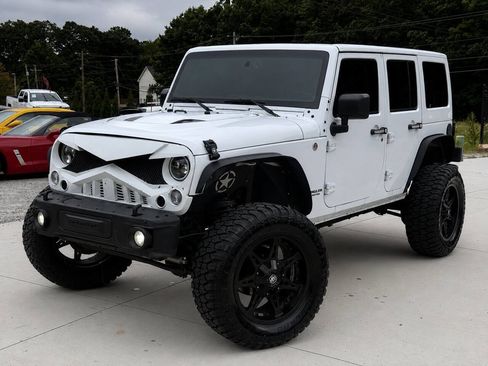Used 2015 Jeep Wrangler Unlimited Rubicon AWD/4WD image 1
