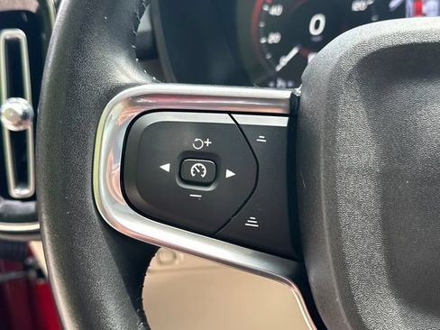 Used 2021 Volvo XC40 T5 Momentum w/ Premium Package AWD/4WD image 30