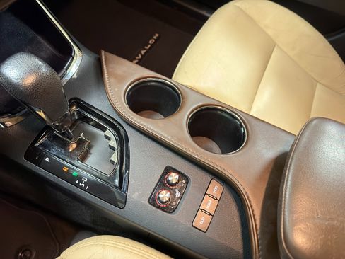 Used 2015 Toyota Avalon XLE image 49