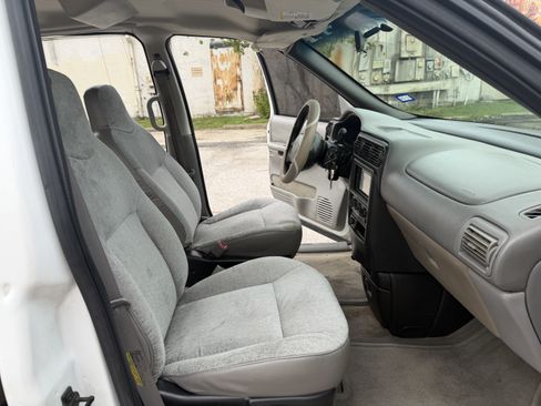 Used 2003 Chevrolet Venture Extended w/ Climate Package FWD image 8