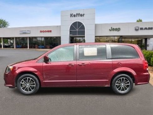 Used 2019 Dodge Grand Caravan GT FWD image 2