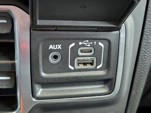 Used 2025 Jeep Wrangler Unlimited Sahara AWD/4WD image 20