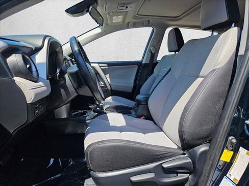 Used 2017 Toyota RAV4 XLE AWD/4WD image 11