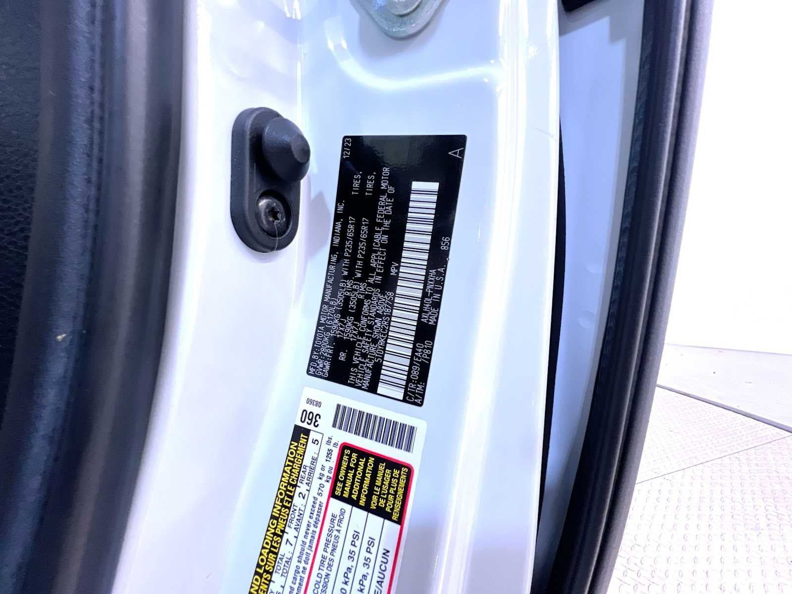 Used 2024 Toyota Sienna XLE FWD image 47