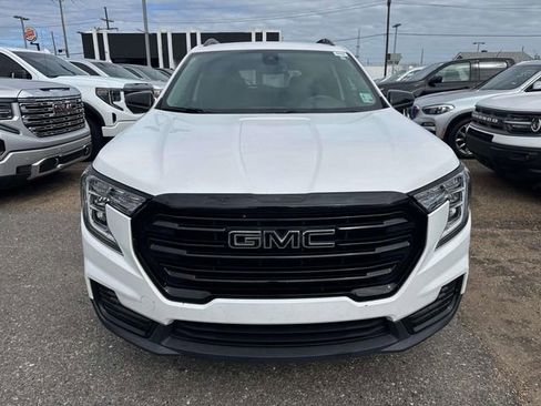 Used 2022 GMC Terrain SLE w/ Elevation Edition image 2