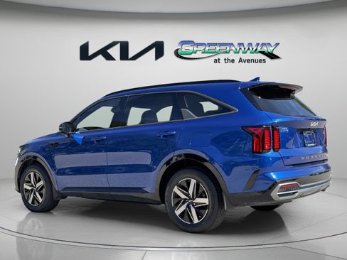 Certified 2022 Kia Sorento S FWD image 4