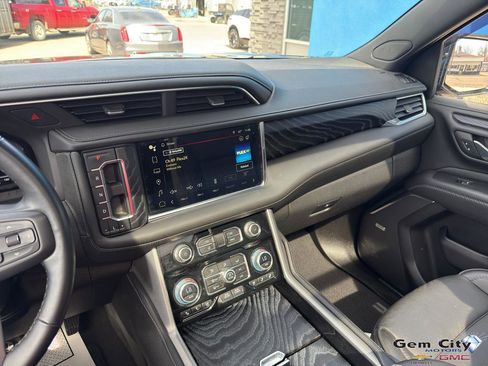 Used 2023 GMC Yukon XL Denali AWD/4WD image 21