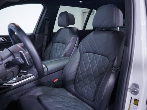 Used 2024 BMW X7 xDrive40i w/ M Sport Package AWD/4WD image 7