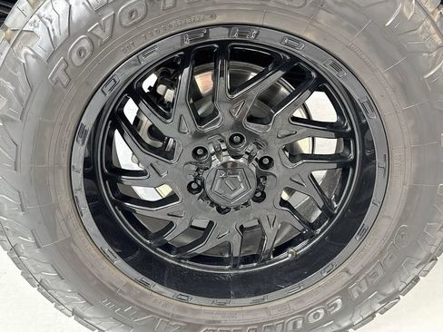Used 2025 Chevrolet Silverado 1500 LT Trail Boss w/ Convenience Package II AWD/4WD image 32