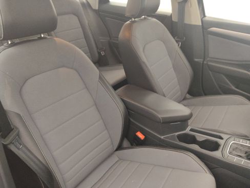 Used 2025 Volkswagen Jetta SE FWD image 21