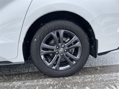 Used 2025 Toyota Sienna XSE image 10