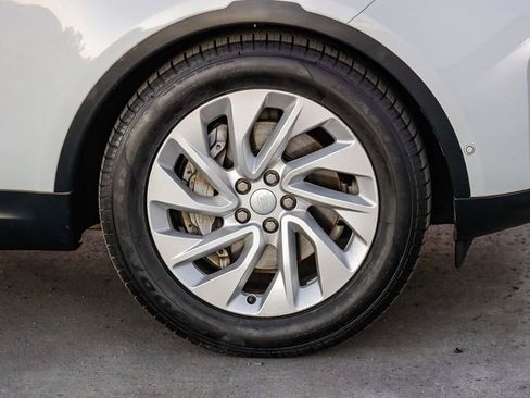 Used 2024 Land Rover Discovery S image 11