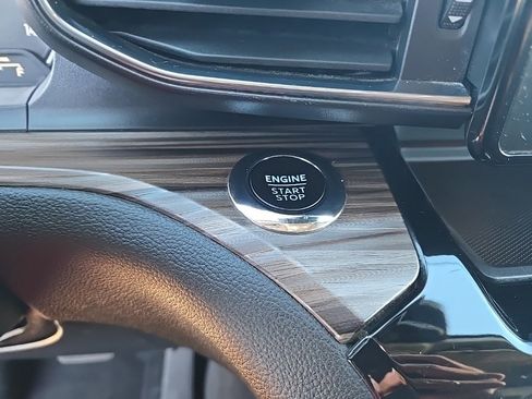 Used 2024 Ford Explorer Limited image 23