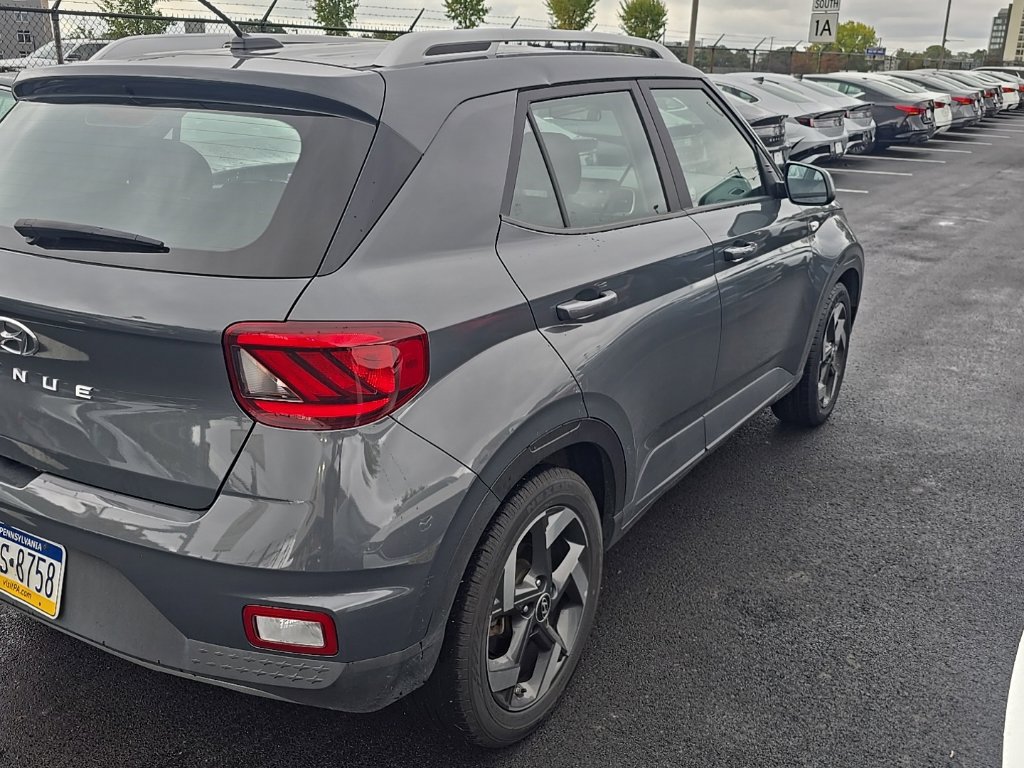 Used 2025 Hyundai Venue SEL FWD image 3