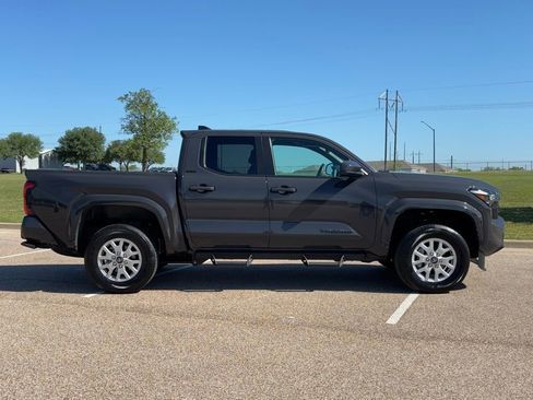 Used 2025 Toyota Tacoma SR5 image 5