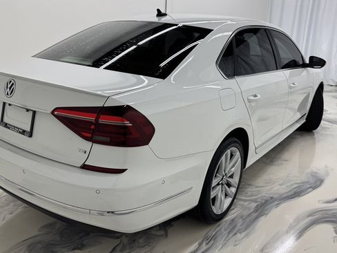 Used 2017 Volkswagen Passat 1.8T SEL Premium FWD image 8