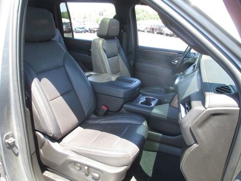 Used 2022 Chevrolet Suburban High Country AWD/4WD image 25