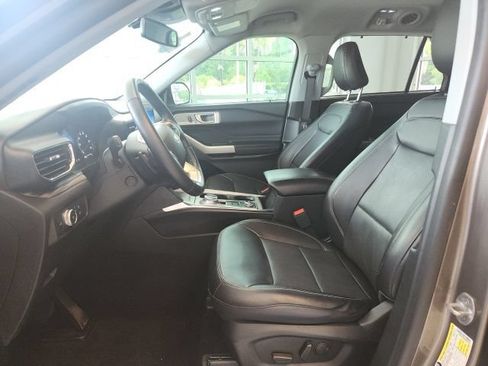 Used 2021 Ford Explorer Limited w/ Equipment Group 301A AWD/4WD image 25