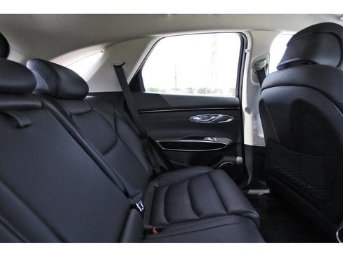 Used 2025 Genesis GV70 2.5T AWD/4WD image 13