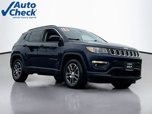 Used 2018 Jeep Compass Latitude w/ Safe & Security Group FWD image 1