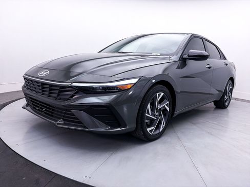 Used 2025 Hyundai Elantra Sport FWD image 10