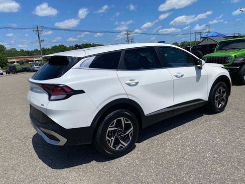 Used 2023 Kia Sportage LX image 3