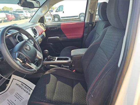 Used 2022 Toyota Tacoma SR5 w/ Technology Package RWD image 6