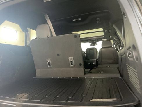 Used 2023 GMC Yukon XL SLT w/ SLT Premium Package AWD/4WD image 26