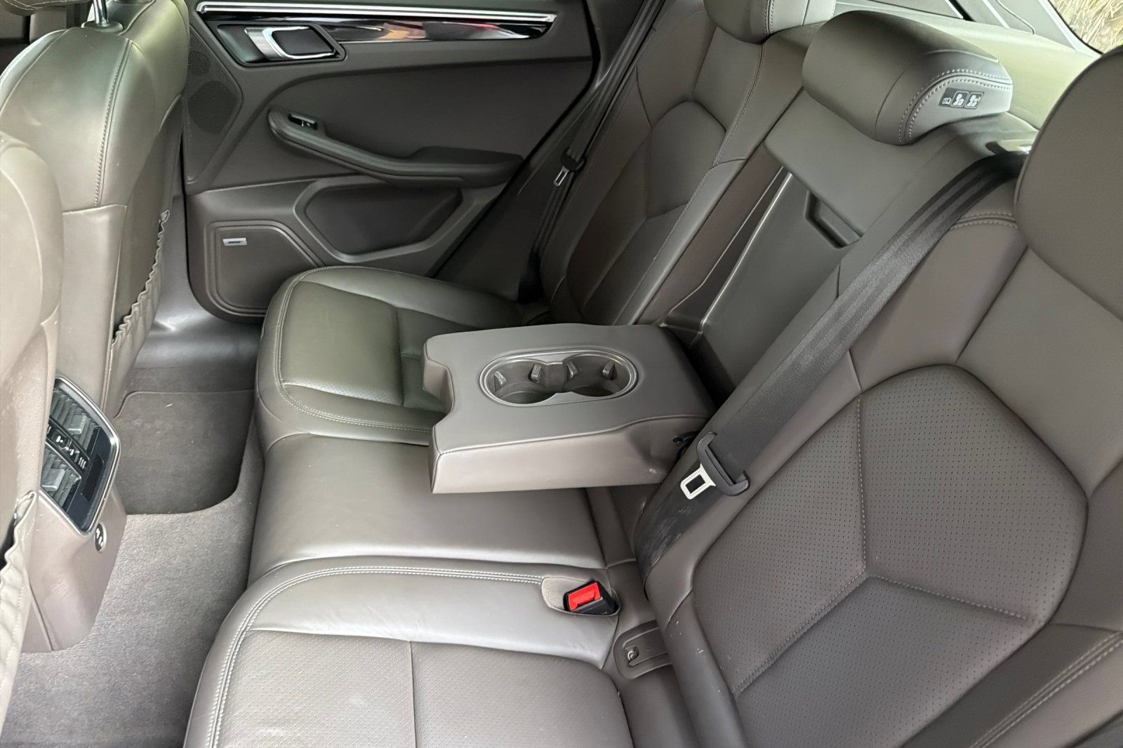 Used 2021 Porsche Macan AWD/4WD image 16