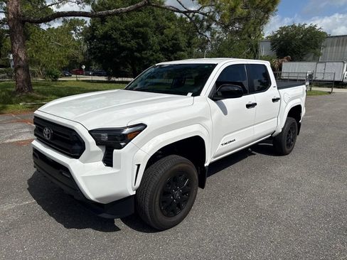Used 2025 Toyota Tacoma SR5 AWD/4WD image 2