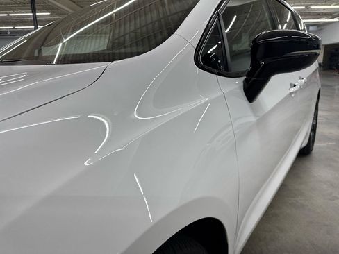Used 2025 Chrysler Pacifica Limited FWD image 2