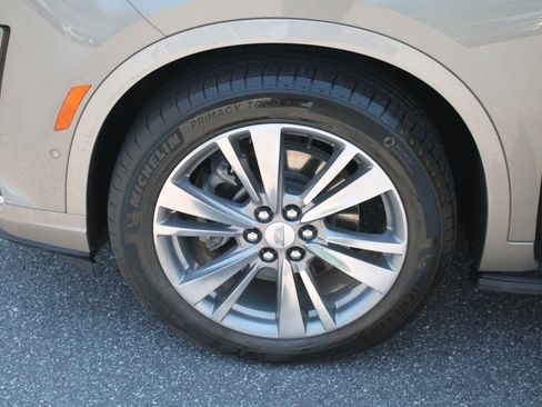 Used 2022 Cadillac XT6 Premium Luxury w/ Technology Package FWD image 36