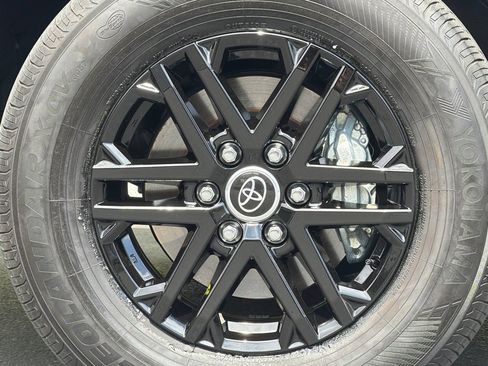 Used 2024 Toyota Tundra SR5 w/ SR5 Convenience Package AWD/4WD image 24