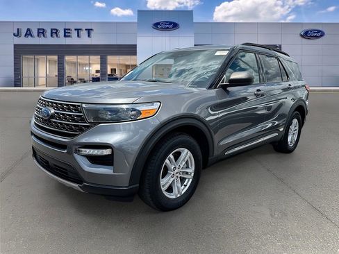 Used 2024 Ford Explorer XLT w/ Equipment Group 202A RWD image 2