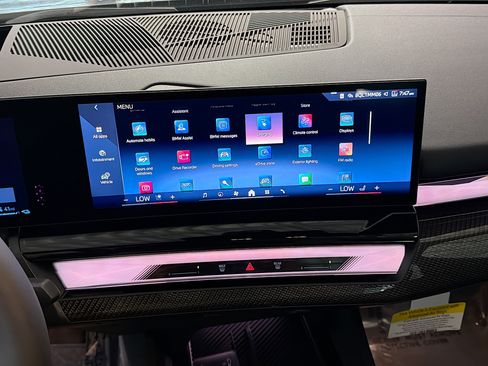 New 2026 BMW 550e xDrive w/ Executive Package image 30