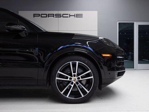 Certified 2026 Porsche Cayenne AWD/4WD image 11