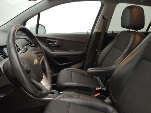 Used 2021 Chevrolet Trax LT w/ LT Convenience Package FWD image 17