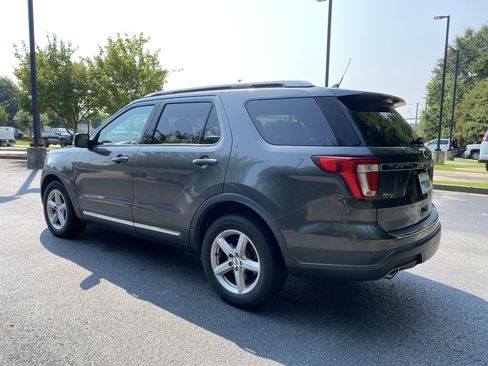 Used 2018 Ford Explorer XLT w/ Equipment Group 202A FWD image 7